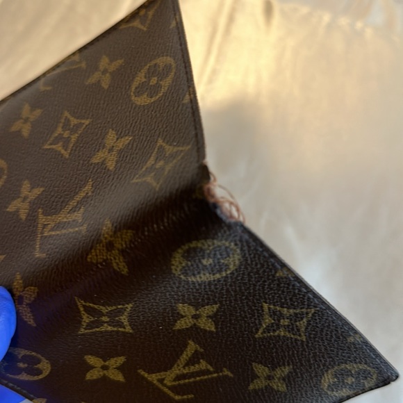 Louis Vuitton - Unisex Mono Bifold Wallet - Picture 7 of 15